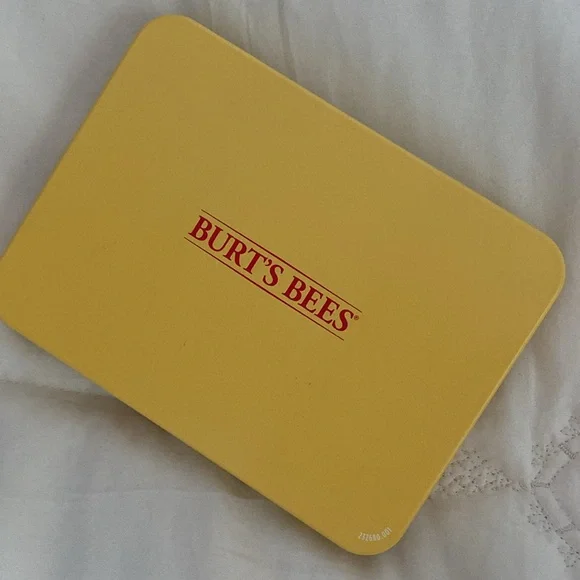 Free with purchase of any paid item. Burt’s Bees yellow tin with 🐝 bee. - Picture 3 of 13